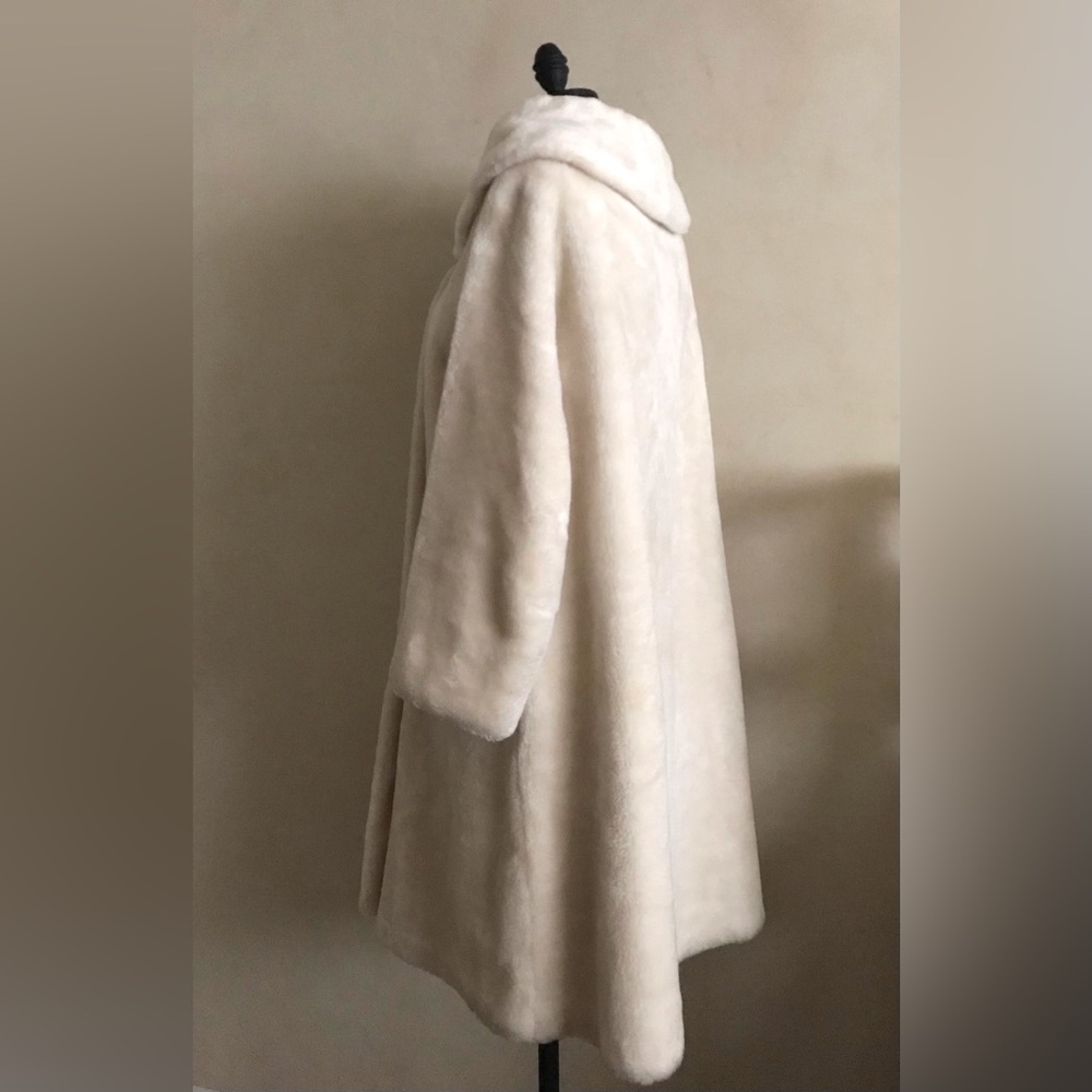 Vintage Cream Plush Coat - Picture 3 of 12